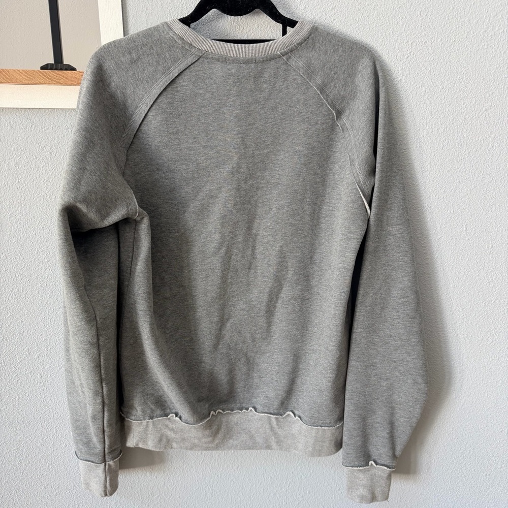 Warner Bros. Gray Crewneck Sweatshirt with Gold & Red Gryffindor Logo - Picture 5 of 8